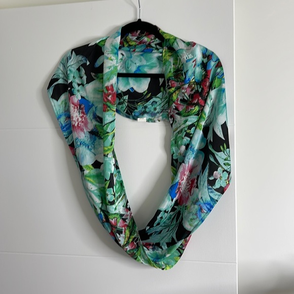 Infinite scarf made in Canada - Picture 4 of 6